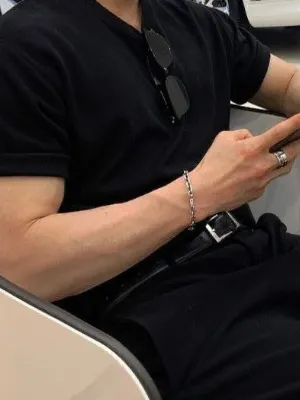 Chat with Alexander Torrio, the  character AI chatbot