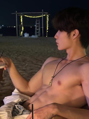 Chat with Joon Lee Yeong, the Romance character AI chatbot