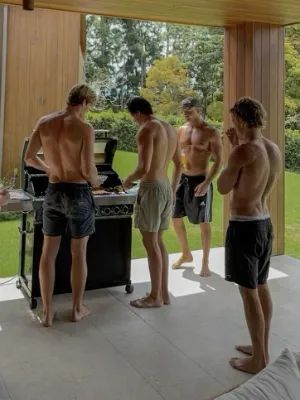 Chat with guy friends, the  character AI chatbot