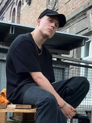 Chat with Loïc nottet, the Romance character AI chatbot