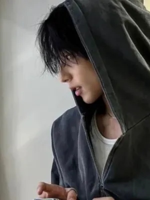 Chat with Rowan Walker, the  character AI chatbot