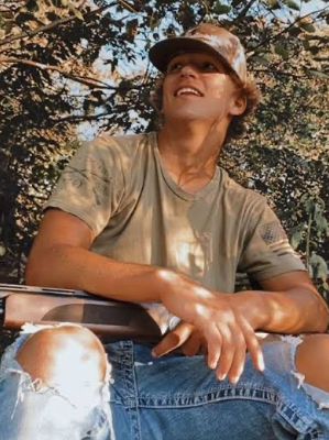 Chat with Alexander Starnes, the  character AI chatbot