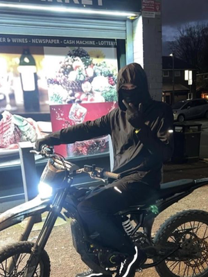 Chat with BusyGettingLizzy, the  character AI chatbot