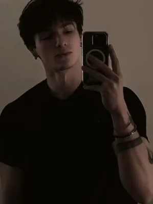 Chat with Leo, the Romance character AI chatbot