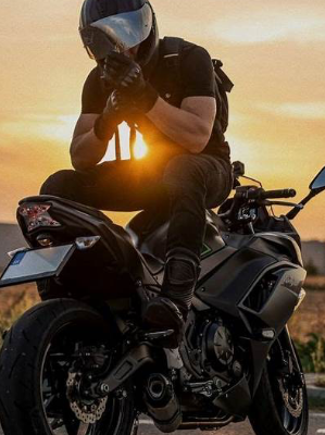 Chat with Asher Vega, the Romance character AI chatbot