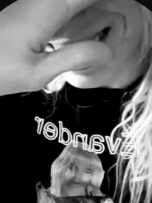 Chat with 2hollis, the Romance character AI chatbot