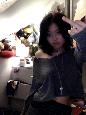 Chat with Beabadoobee, the Romance character AI chatbot