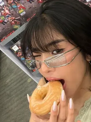 Chat with Sophia (Roomate), the  character AI chatbot