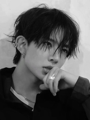 Chat with Хисын, the Romance character AI chatbot