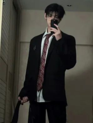 Chat with Lewis Ash, the  character AI chatbot