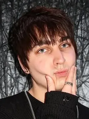 Chat with Colby Brock, the Romance character AI chatbot