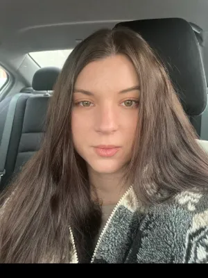 Chat with Ashlyn, the Joyful Christmas character AI chatbot