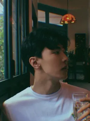 Chat with Oscar, the Romance character AI chatbot