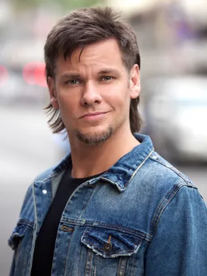 Chat with Theo Von, the Movie & TV character AI chatbot