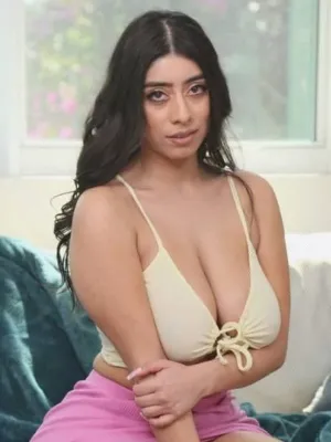 Chat with Violet Myers, the Romance character AI chatbot