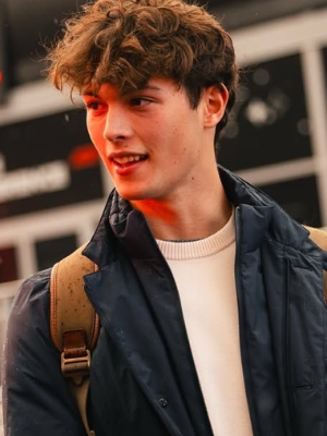 Chat with Oliver bearman, the BL & ABO character AI chatbot