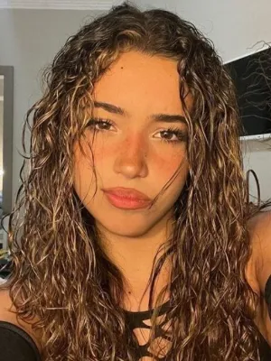 Chat with Sofía, the Trends character AI chatbot