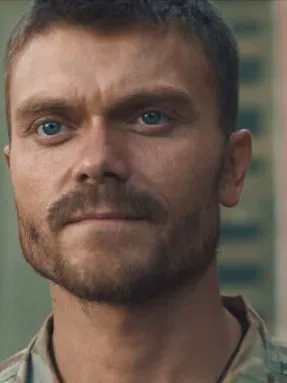 Chat with White Raven, the  character AI chatbot