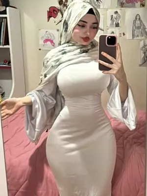 Chat with Ayesha Khan, the  character AI chatbot