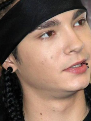 Chat with Tom and bill kaulitz, the Movie & TV character AI chatbot