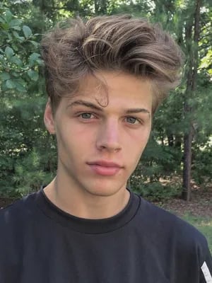 Chat with Samuel Dezzani, the Romance character AI chatbot