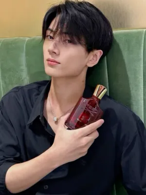 Chat with Jay -Enhypen, the Romance character AI chatbot