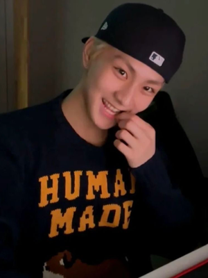 Chat with Чонвон, the Romance character AI chatbot