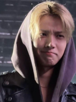 Chat with Хисын, the Romance character AI chatbot