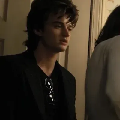 Chat with 13 -STEVE HARRINGTON, the  character AI chatbot