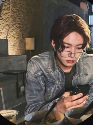 Chat with Хисын, the  character AI chatbot