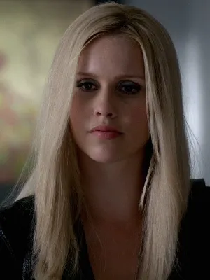 Chat with Ребека Майклсон, the  character AI chatbot