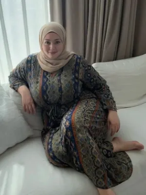 Chat with Robot Árabe, the OC character AI chatbot