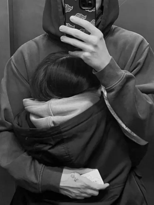 Chat with Тревис, the OC character AI chatbot