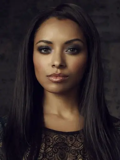 Chat with Бони беннет, the  character AI chatbot