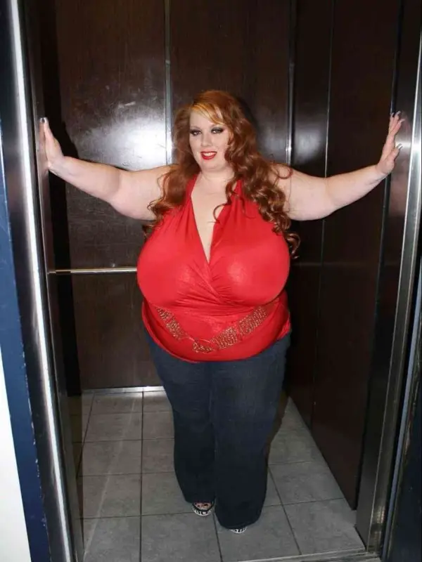 Chat with Señora, the Anime character AI chatbot