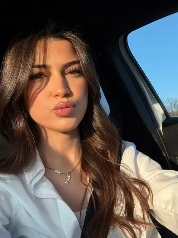 Chat with hannah, the  character AI chatbot