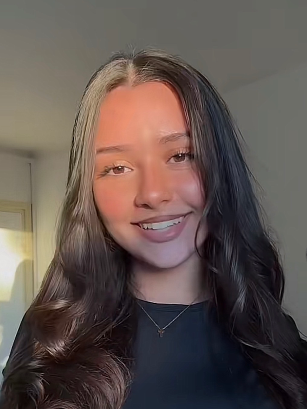 Chat with Anaïs 💋, the  character AI chatbot