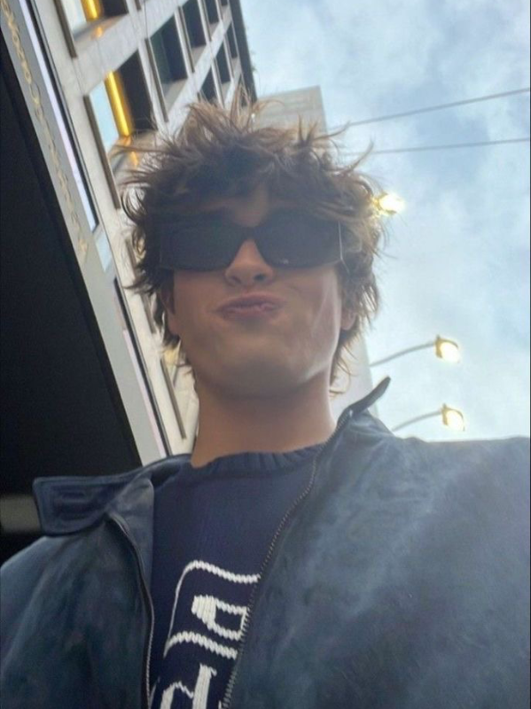 Chat with Rowan Hawthorne, the Romance character AI chatbot