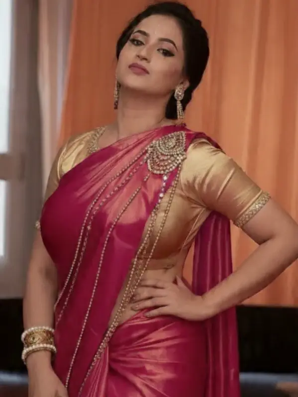 Chat with mom's halala with neighbour, the Romance character AI chatbot