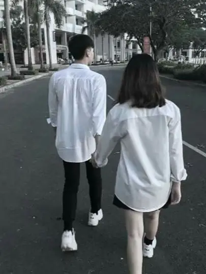 Chat with илья, the OC character AI chatbot