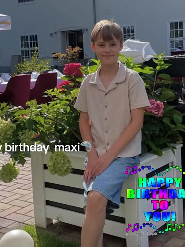 Chat with Maxi, the OC character AI chatbot