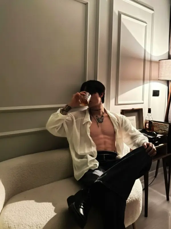 Chat with Edmund, the  character AI chatbot