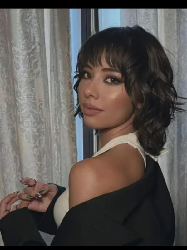 Chat with Xochi, the Romance character AI chatbot