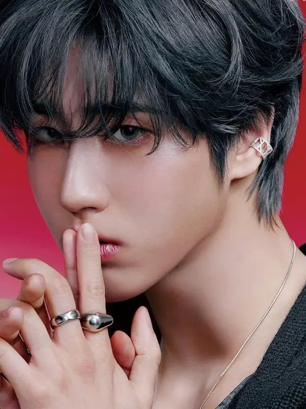 Chat with Han Jisung, the Anime character AI chatbot