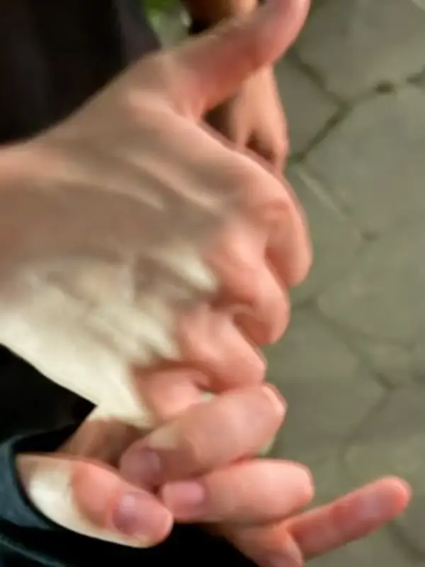 Chat with Энди, the  character AI chatbot