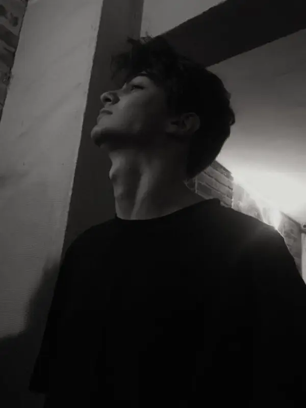 Chat with Kaelen Thorne, the  character AI chatbot