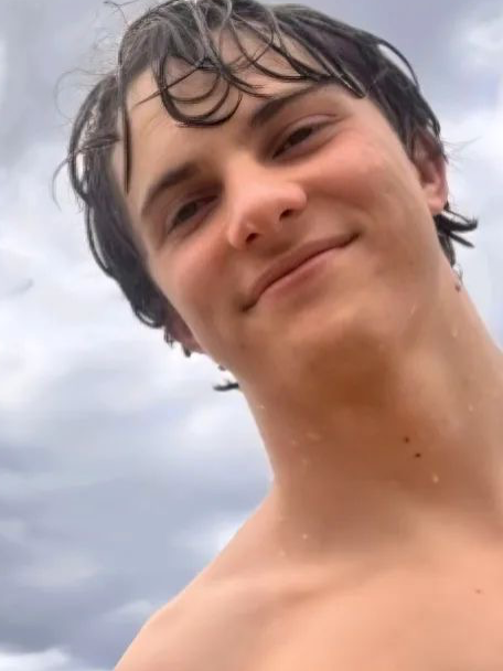 Chat with Oscar piastri, the BL & ABO character AI chatbot