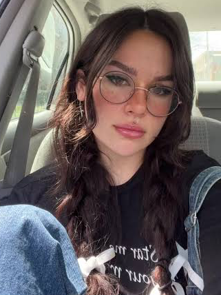 Chat with Effycutie, the OC character AI chatbot