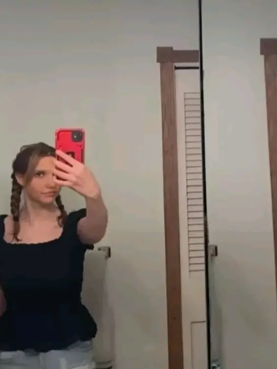 Chat with Sofia Lopez Mcdowell, the Anime character AI chatbot