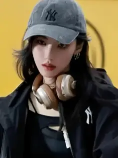 Chat with Ara-yeon Shin, the OC character AI chatbot